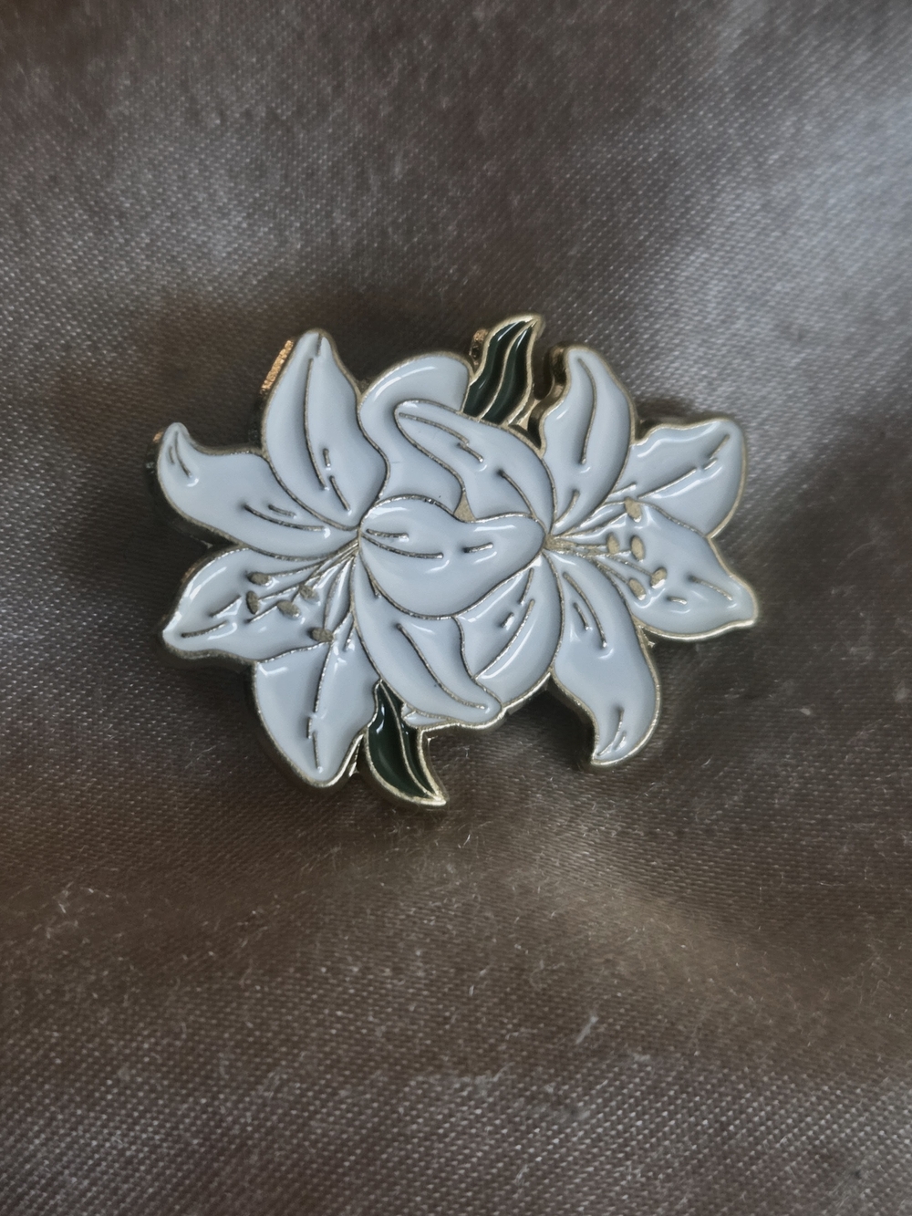 White Lily's Enamel Pin Gold Plated